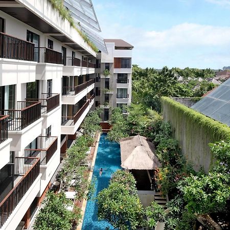 ジャンブルウック オセアノ スミニャック ホテル エクステリア 写真 The hotel's pool