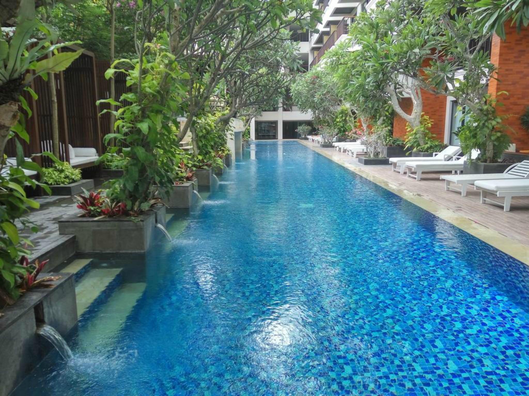 ジャンブルウック オセアノ スミニャック ホテル エクステリア 写真 The pool at the hotel