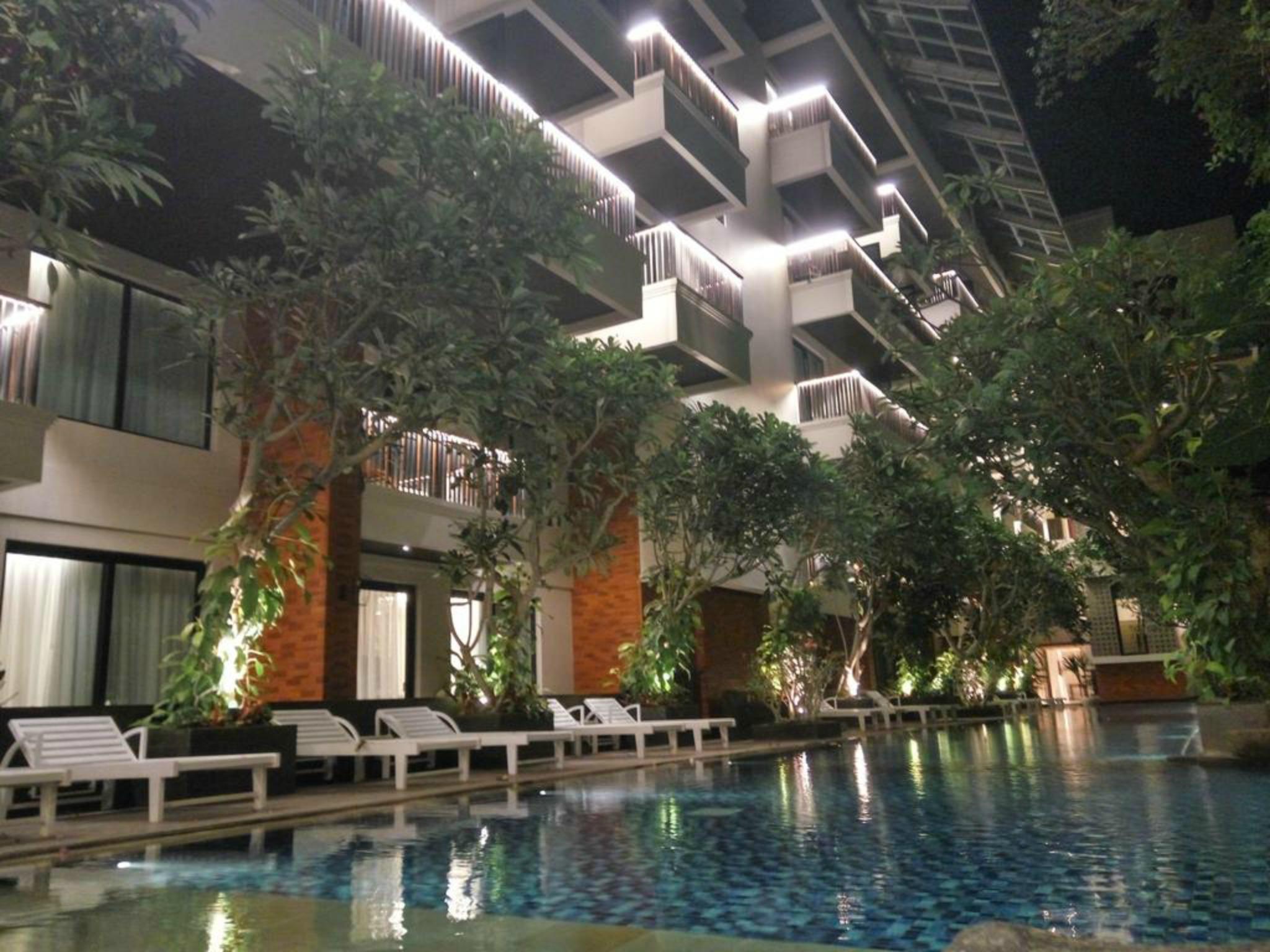 ジャンブルウック オセアノ スミニャック ホテル エクステリア 写真 The hotel's pool
