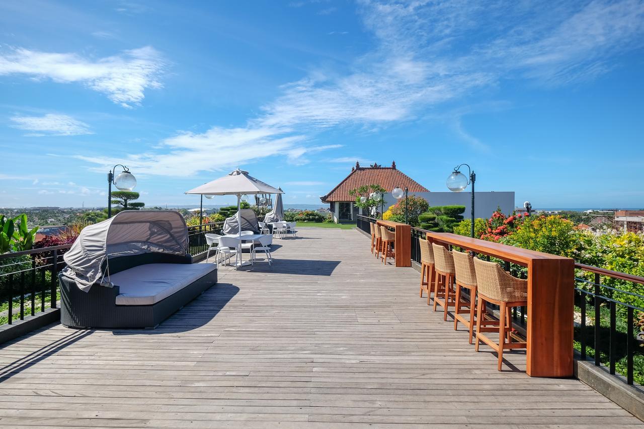 ジャンブルウック オセアノ スミニャック ホテル エクステリア 写真 Rooftop bar at the hotel